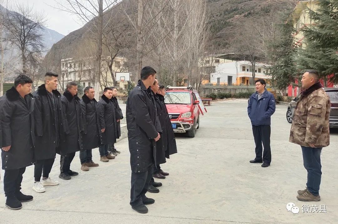 随后,杨健一行还来到茂县森林草原地方专业扑火队(飞虹中队)驻地,详细