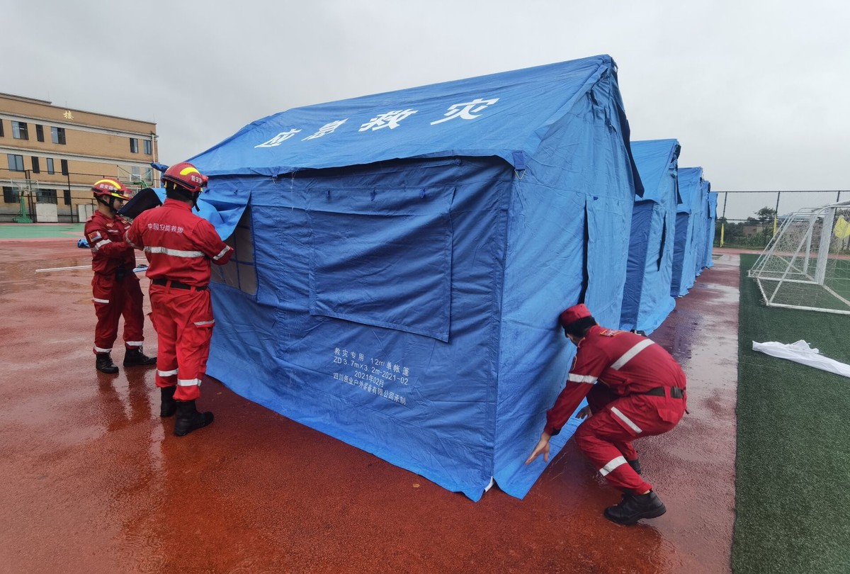 该工程局重庆方向救援队员30人已抵达泸县,开始搭设救援帐篷,前往灾区
