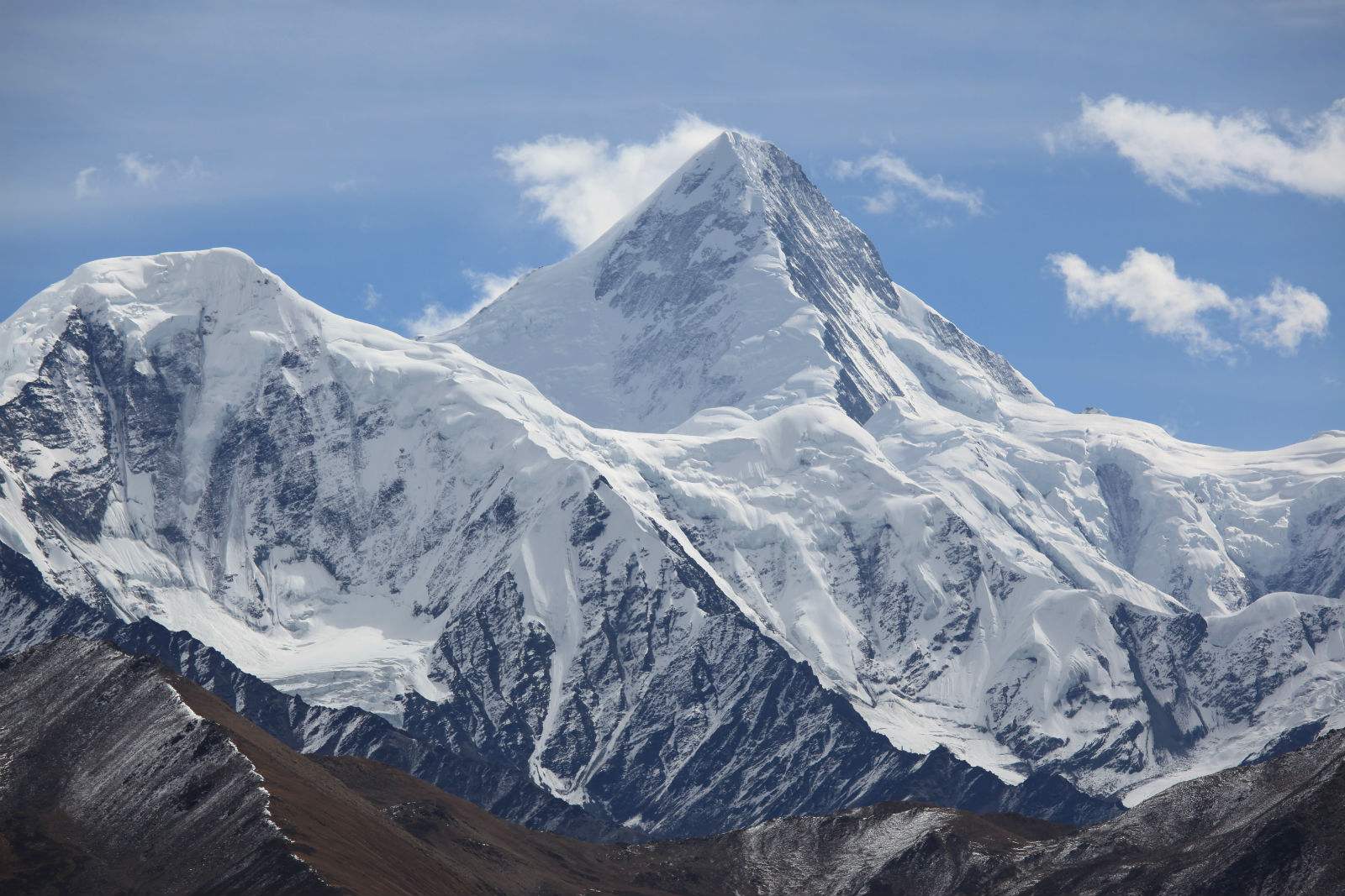 用脚步丈量风景 "环贡嘎山"挑战赛如何跑出四川品牌