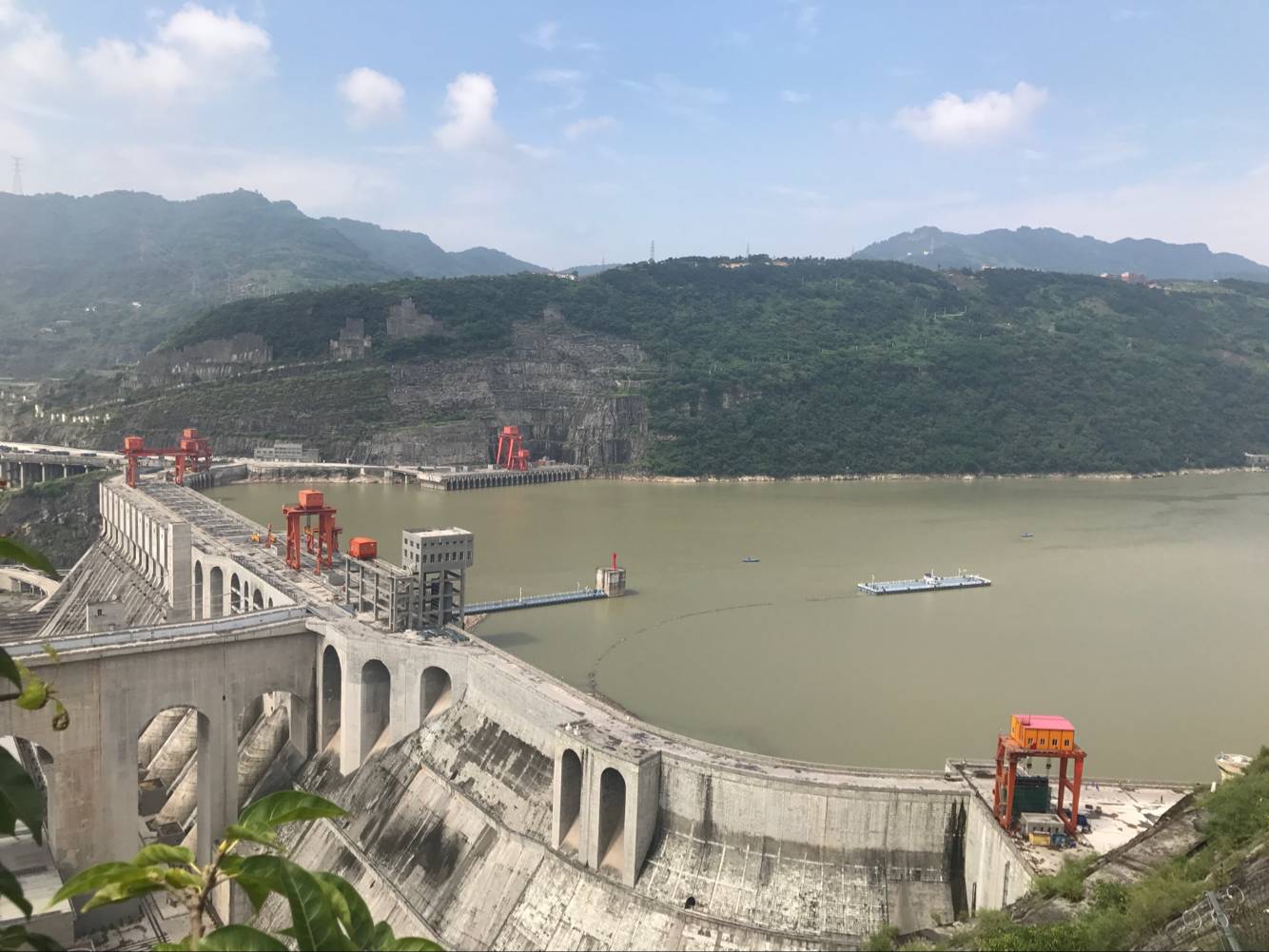 大江奔流 向家坝,溪洛渡两大水电站每年弃水弃电60亿度