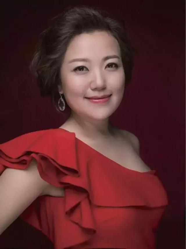 青年指挥家肖超,上海音乐学院指挥专业与四川音乐学院二胡专业双硕士