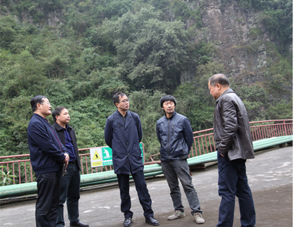 11月9日,古蔺县副县长赵秋颖带队对二郎镇,太平镇,石屏镇环保问题整改