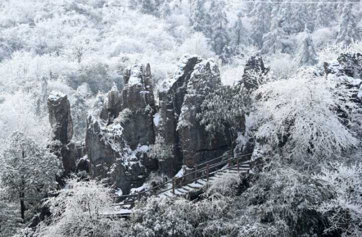 元旦小长假46.3万人次游广安 华蓥山雪景刷爆朋友圈