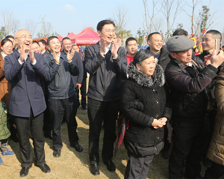 遂宁市委书记邵革军率队开展春节慰问活动 农家小院开起热闹院坝会