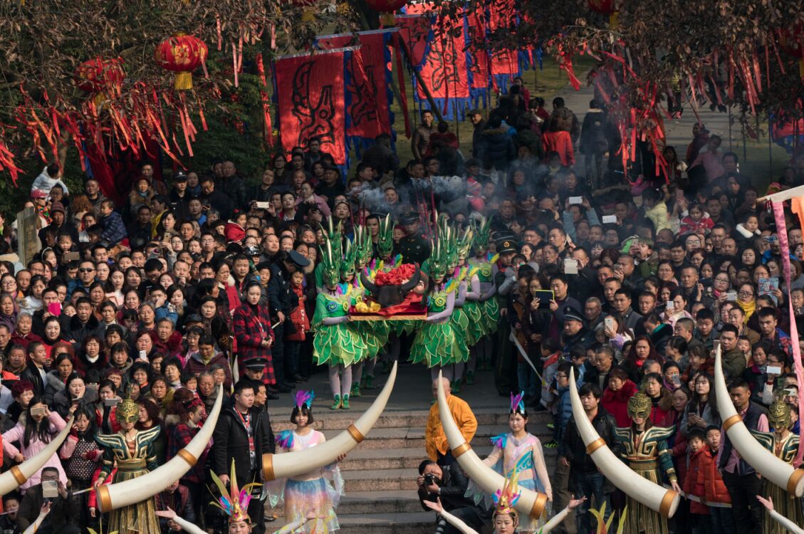 重现古蜀国"大祭祀" 三星堆的春节更有"中国味"