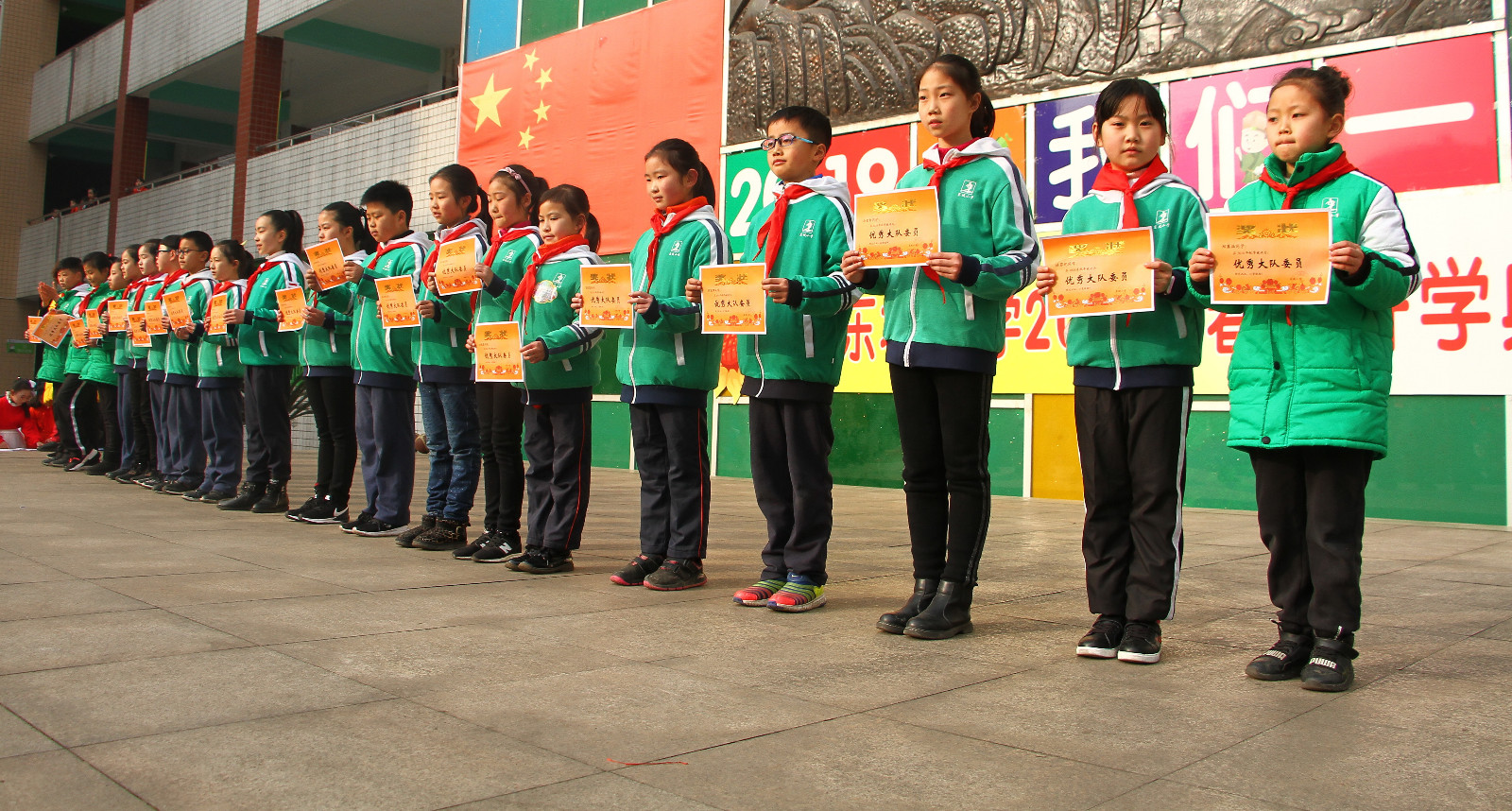 我们一起追梦!东坡小学举行2019春季开学典礼