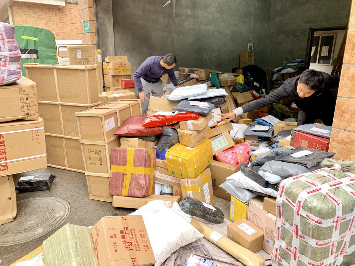 双十一期间,泸州快递小哥的一天