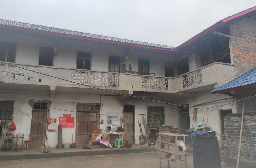 用心解民忧!青神公安帮助贫困户落实房屋