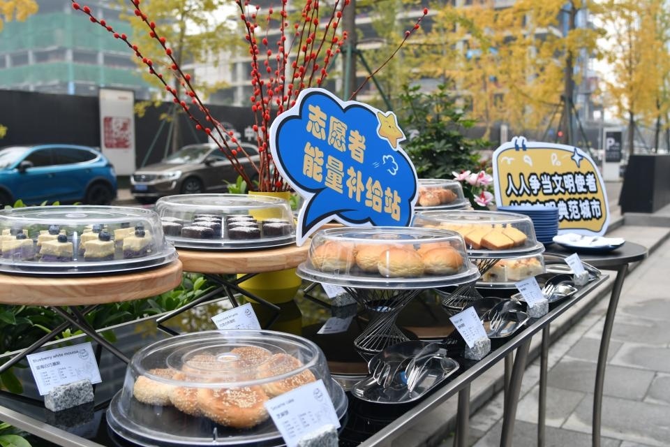 能量补给站免费提供牛奶糕点24小时服务疫情防控志愿者