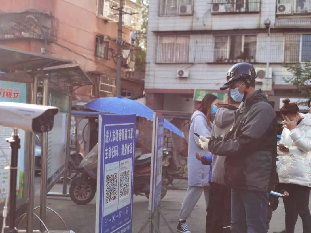 "市场防控措施比较得当,进门要出示健康码,业户都佩戴着口罩,市场比较