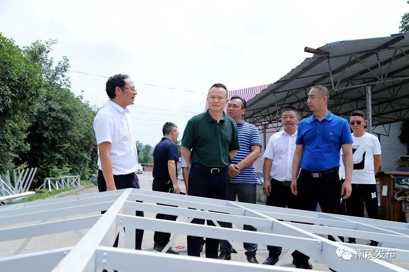 6月26日,区委副书记,区长陈元华率队,到南溪经开区污水处理厂,就生态