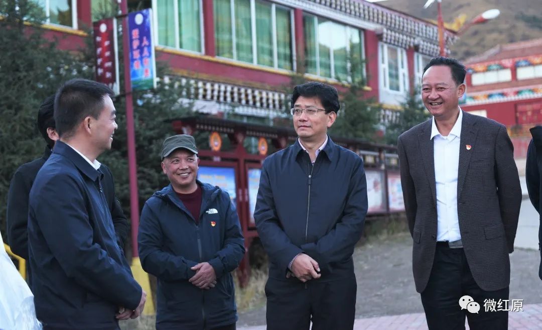 省委统战部副部长涉藏办主任冯发贵率队赴红原开展调研