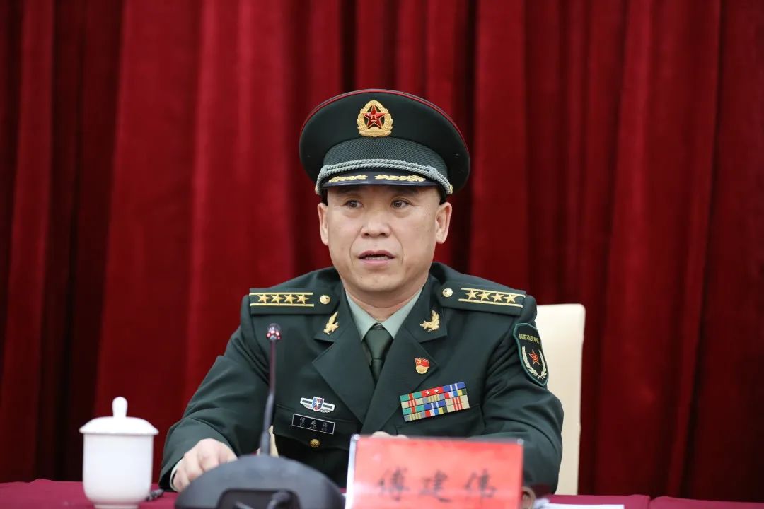 达州军分区司令员傅建伟,区委书记,区人武部党委第一书记向建平出席