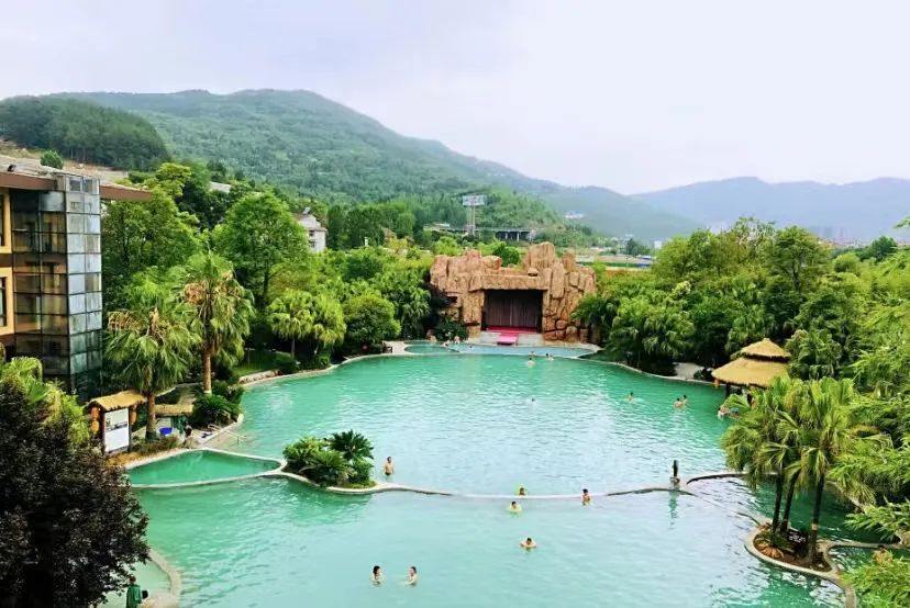 剑阁新县城清江河畔天赐温泉那必须得去天赐温泉过过瘾了说到泡温泉在