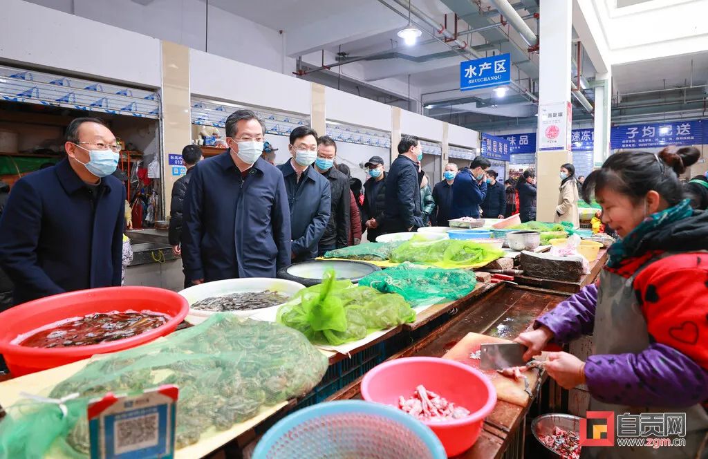 范波在高新区梨园农贸市场调研督导疫情防控和市场保供等工作在自贡