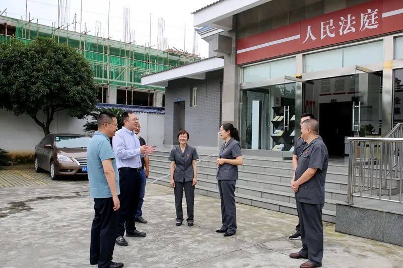 大邑县委常委,政法委书记张忠诚率队到安仁法庭,王泗法庭慰问调研