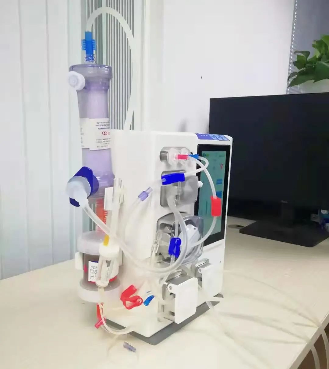 欧赛医疗主要从事血透行业,在过去很长一段时间,血透的机器和耗材都被
