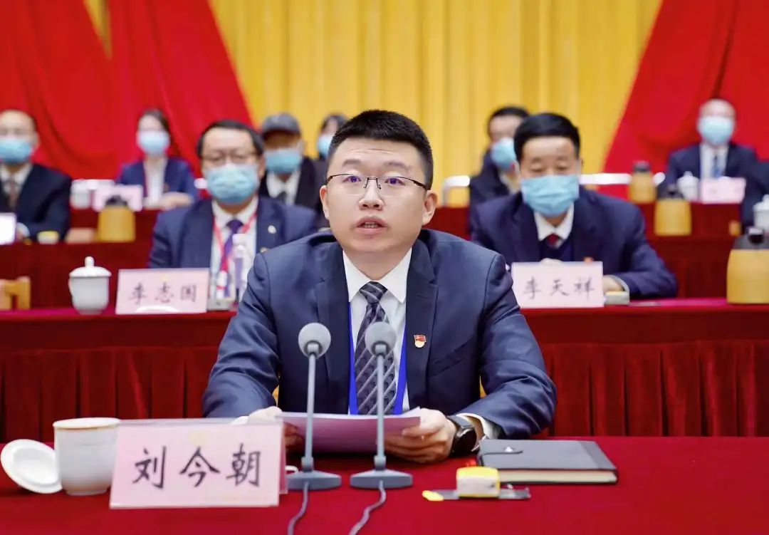 会上,县委书记刘今朝发表讲话.