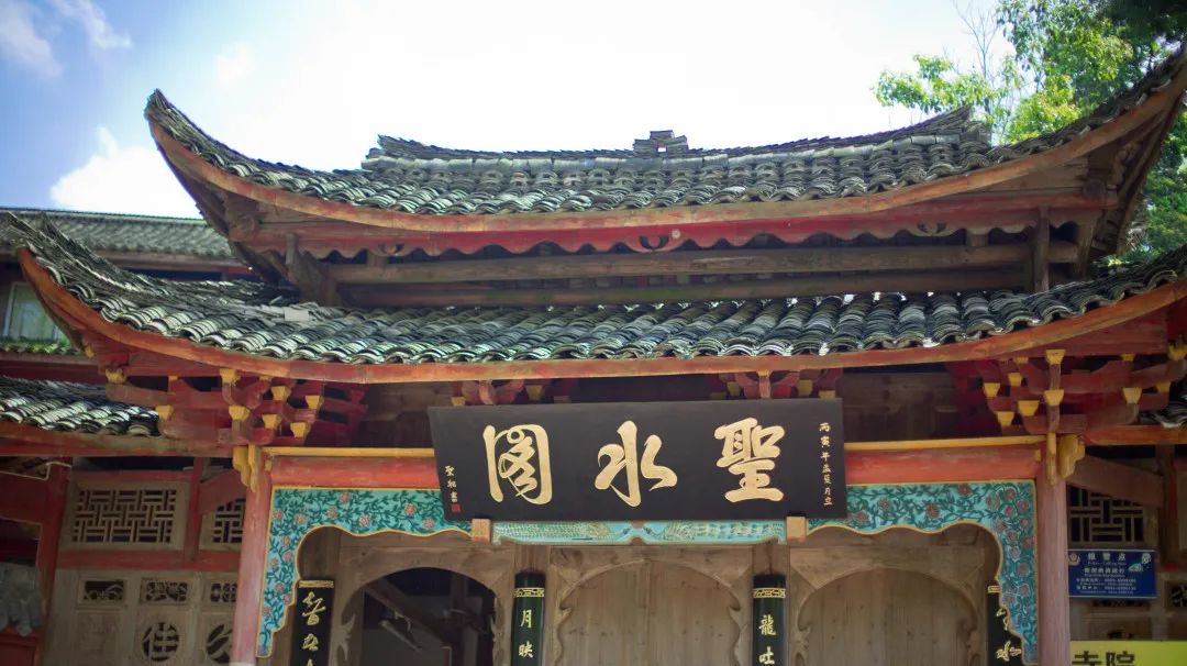 线路:报国寺—伏虎寺—雷音寺—纯阳殿—神水阁—中峰寺
