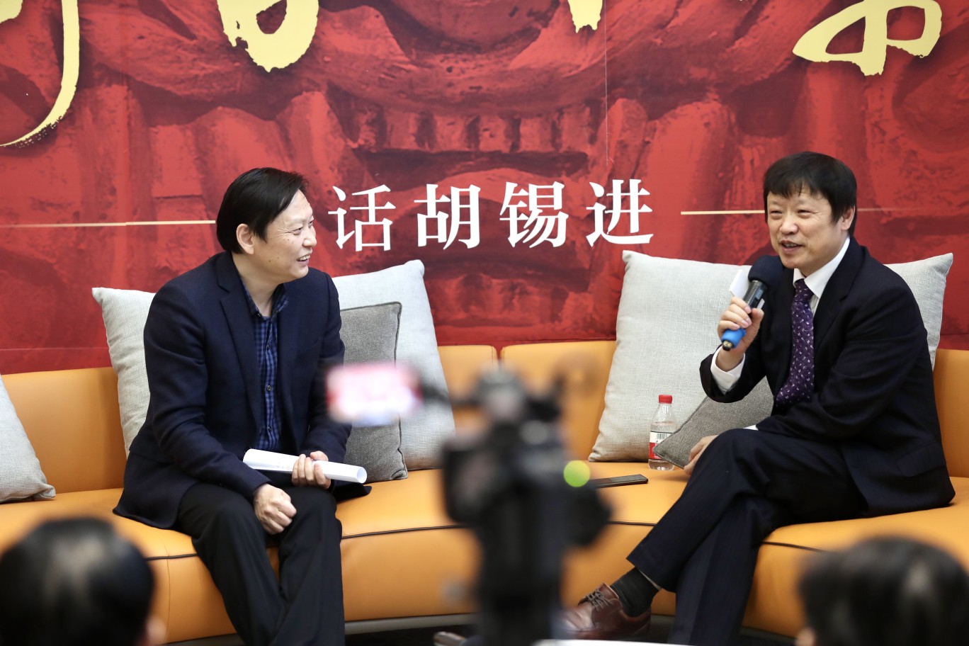 胡锡进,人称老胡,他是环球时报总编辑,也是一位拥有超千万粉丝的互联