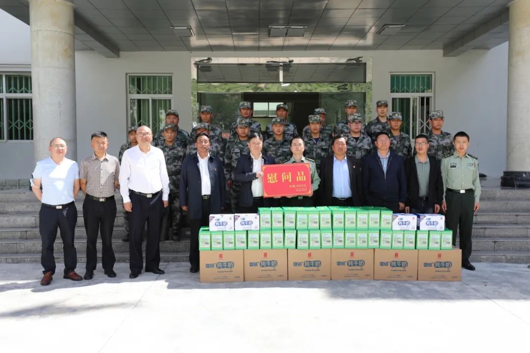 在"八一"建军节来临之际,7月28日,市委副书记欧涛,市委常委,市人武部