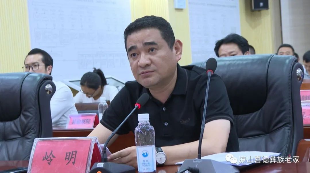 岭明强调,各乡镇要坚持"安全第一,预防为主,统筹兼顾,科学防控"的