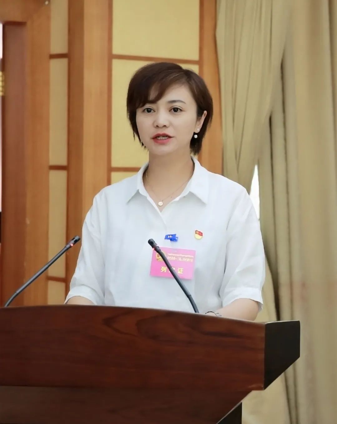 李樱宣誓会议以投票的方式选举李樱为丹巴县人民政府县长,拥忠拉姆为