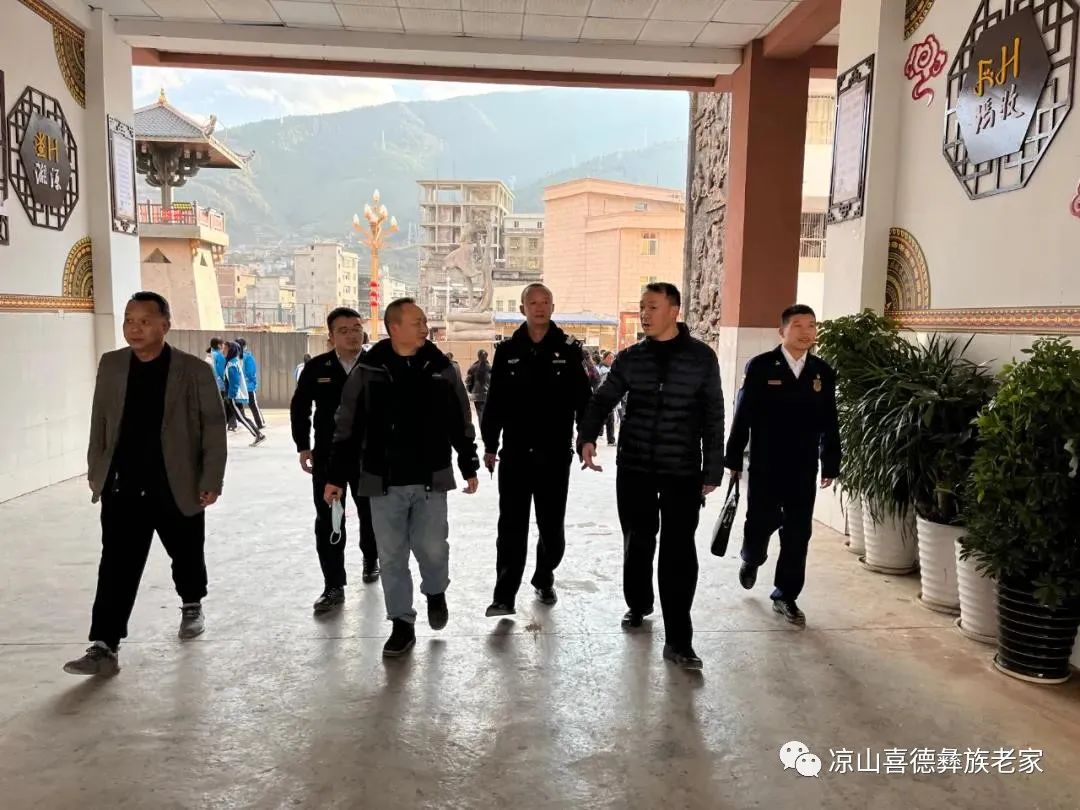 切实筑牢校园安全防线,12月7日,副县长,县公安局局长周若鹏深入喜德县