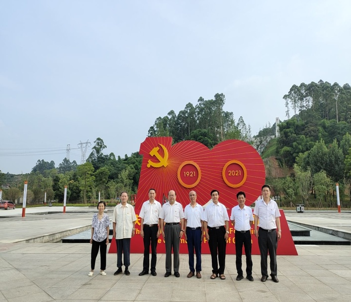 退休党员赴红色西山研学教育基地参观学习"专题党课让我对中国共产