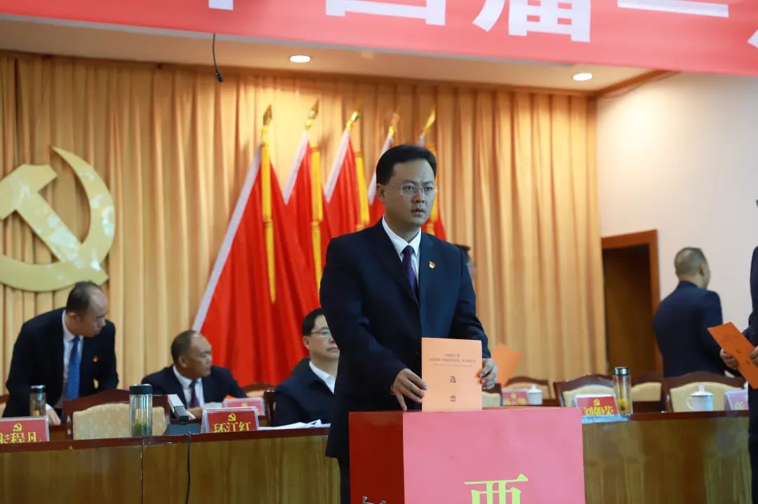 王礼学当选为县委副书记,李剑,普兴胜,刘正斌,张亮,杨和海,张建军,荀