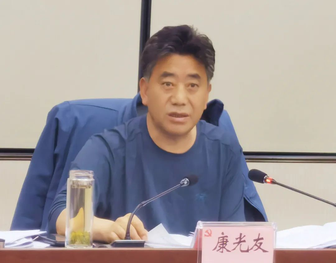 康光友指出全县上下要贯彻落实好党中央,国务院,省委省政府和州委州