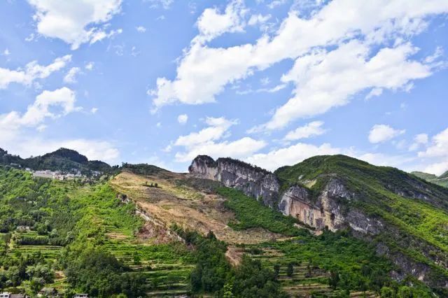 今天,小编就给大家带来【带你游古蔺——古郎风景区】古郎洞位于盐井