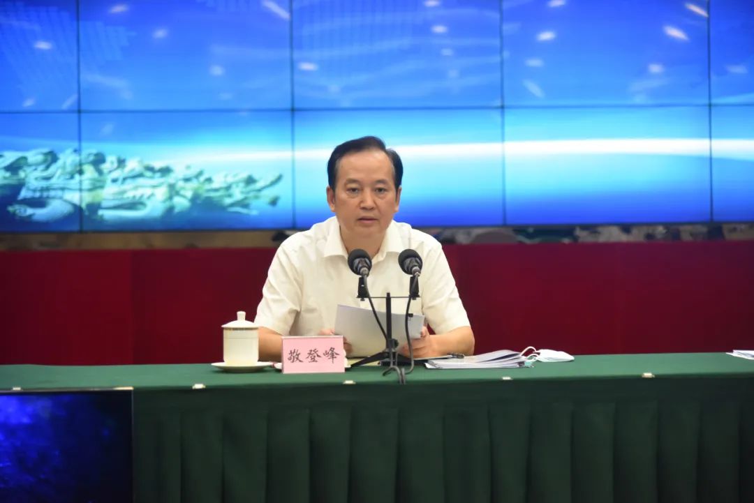 敬登峰巡视员8日上午,在泸县会议中心召开了泸县禁毒重点整治评估工作