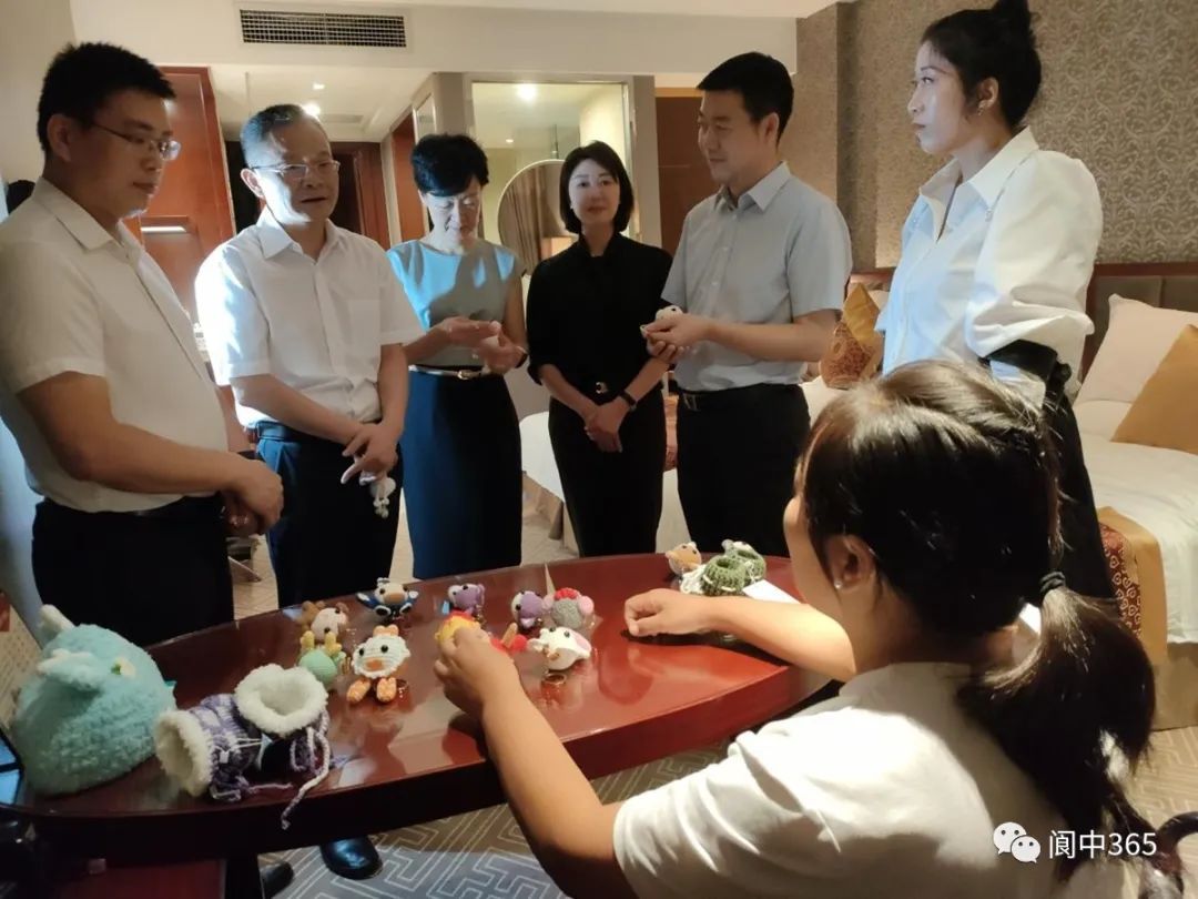 参加阆中市残联第六次代表大会代表张邦刚,唐硕,王小冬看望