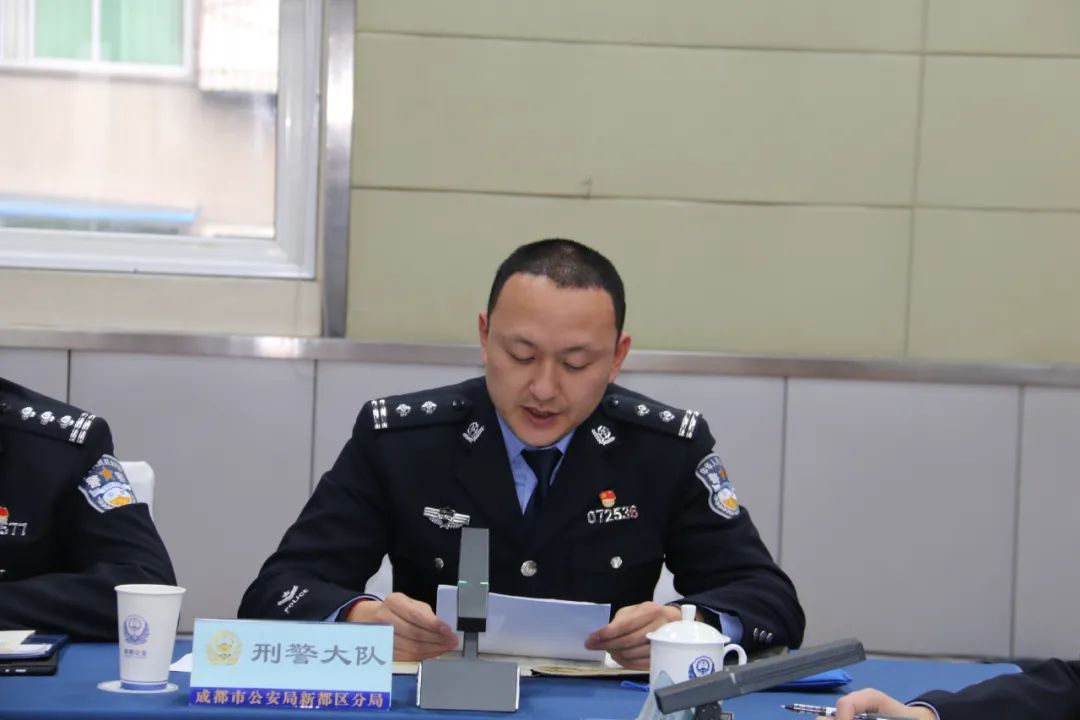 述责述廉的同志进行民主评议在2021年都述责述廉工作会中,曾邦建同志