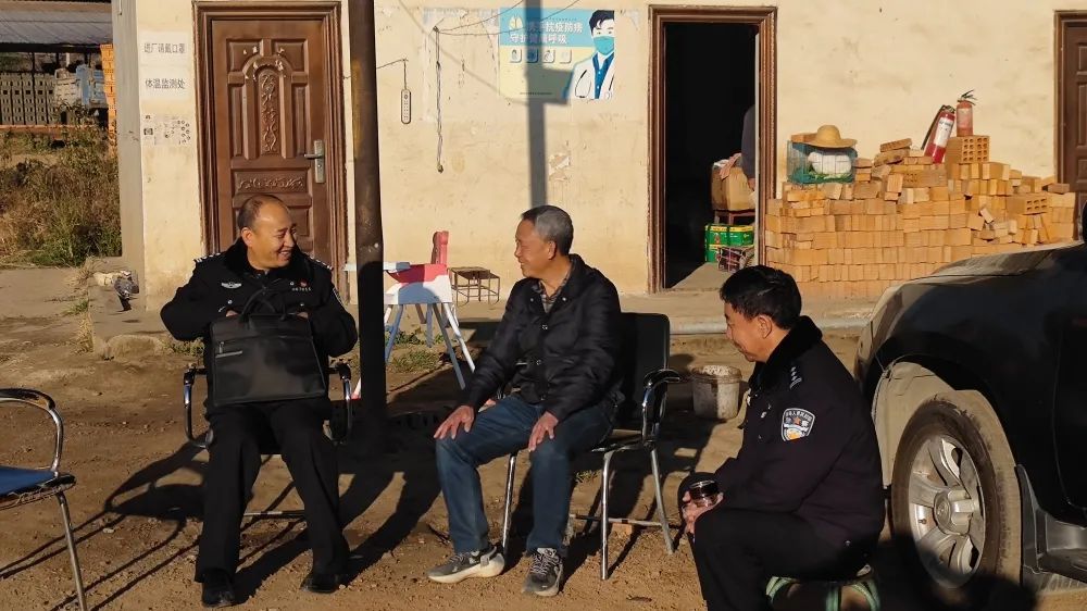 德昌县公安局深入走访企业做实优化服务营商环境