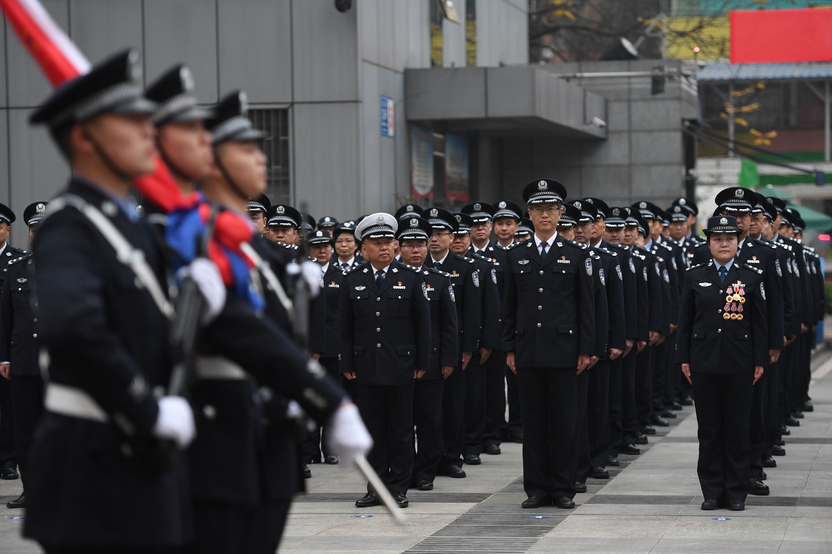 这事闹大了！中国女网红炫耀“泰国警察接机、全程开路”，泰国警方下令调查！ - 知乎