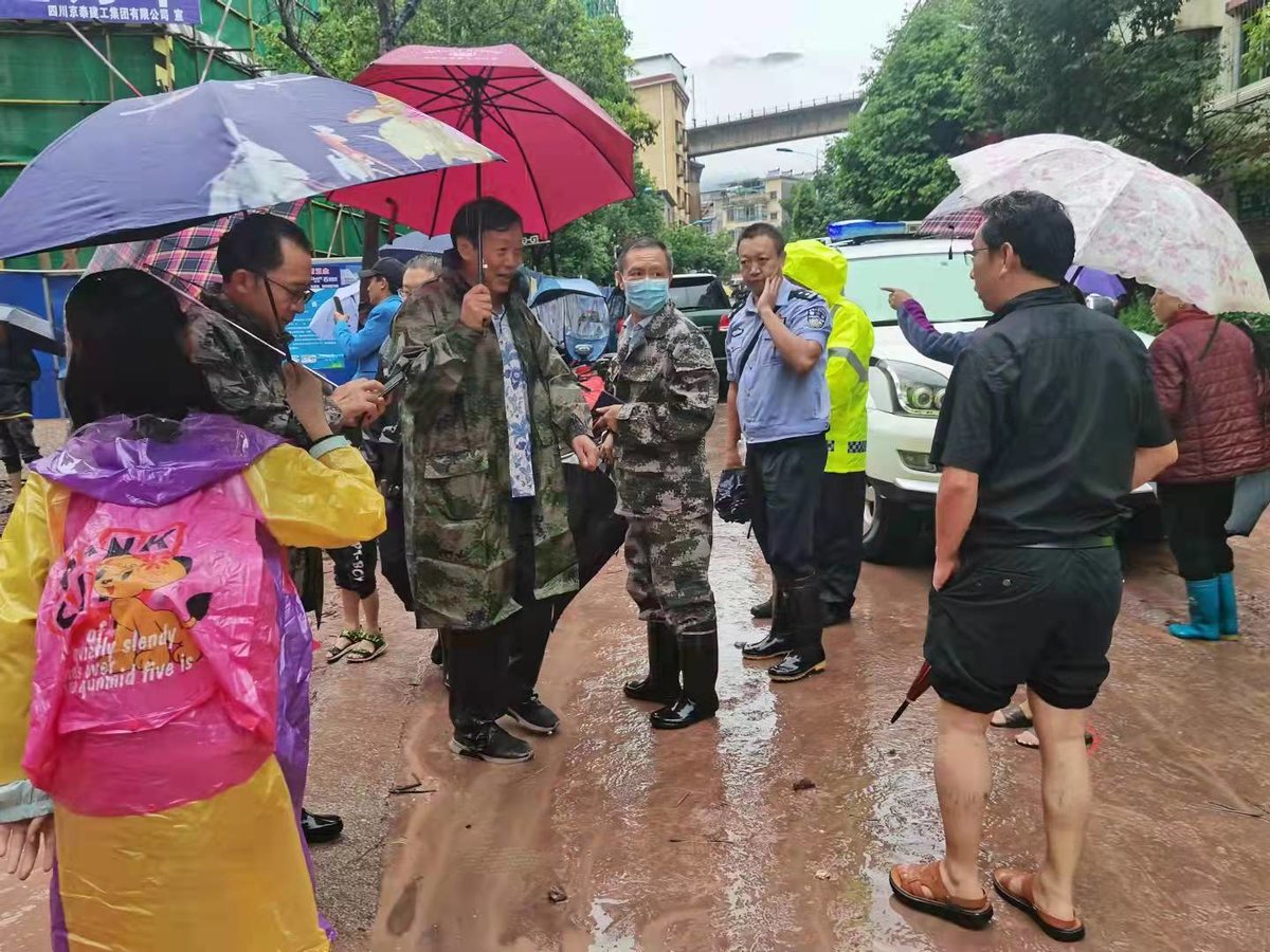 灾情发生后,喜德县委,县政府立即启动应急预案,成立应急抢险救灾指挥