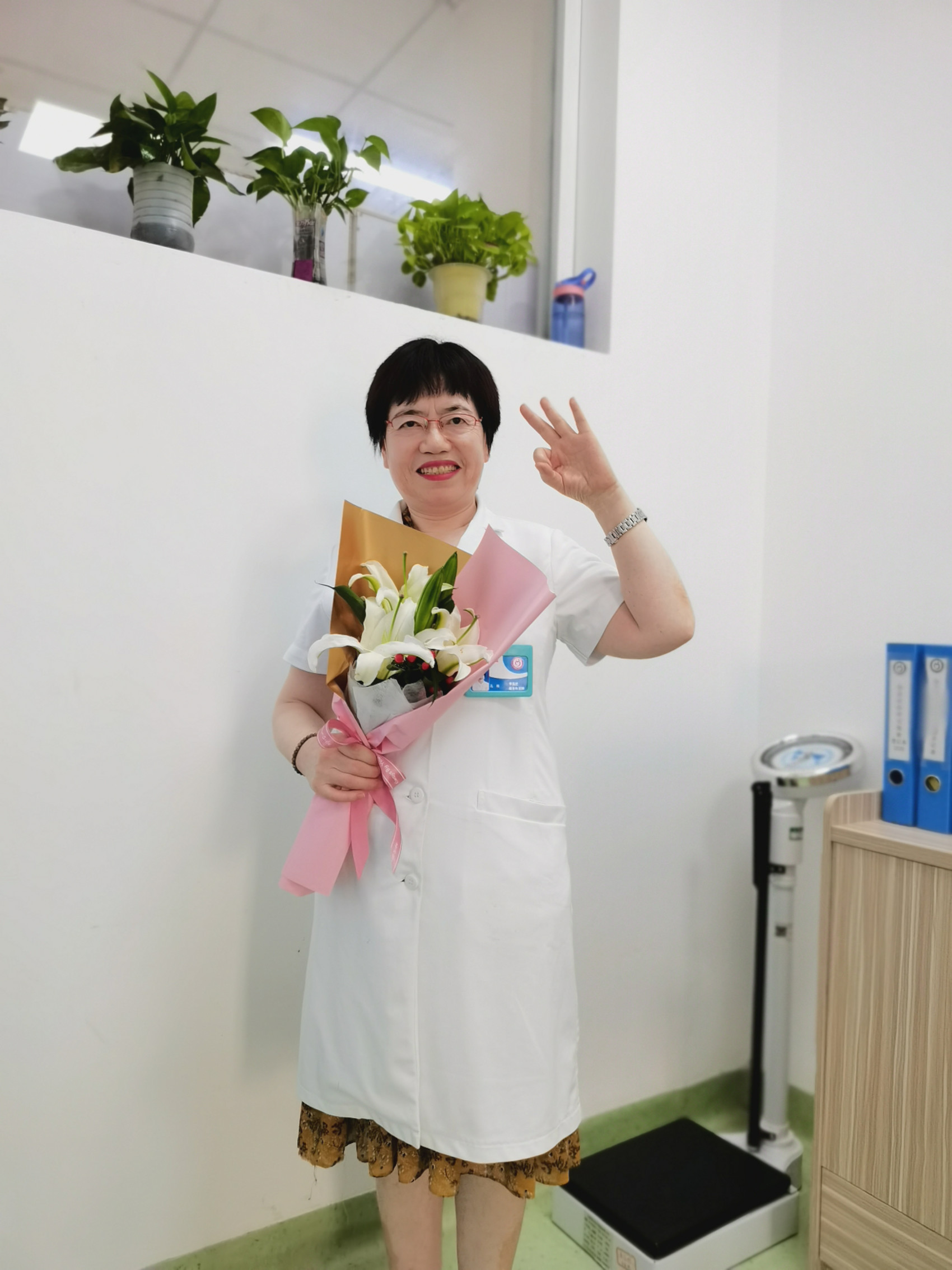 献礼医师节致敬达州白衣战士李玉兰退休后返聘第10年继续干好自己能干