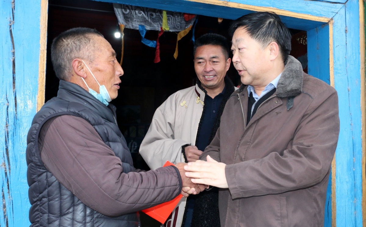 四川省总工会赴甘孜炉霍县开展定点帮扶送温暖慰问活动_央广网