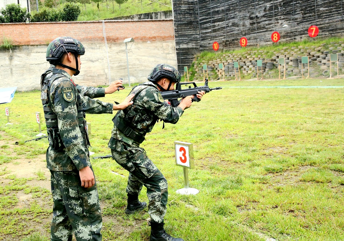 多图 视频丨实弹射击,5公里武装越野,战地救护…… 甘孜武警官兵练兵