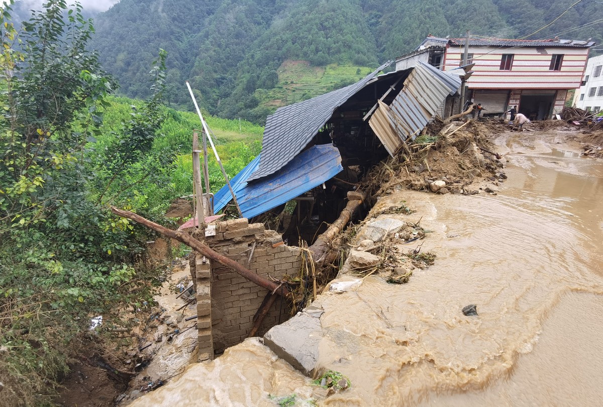 会理发生群发性泥石流地质灾害130人紧急撤离