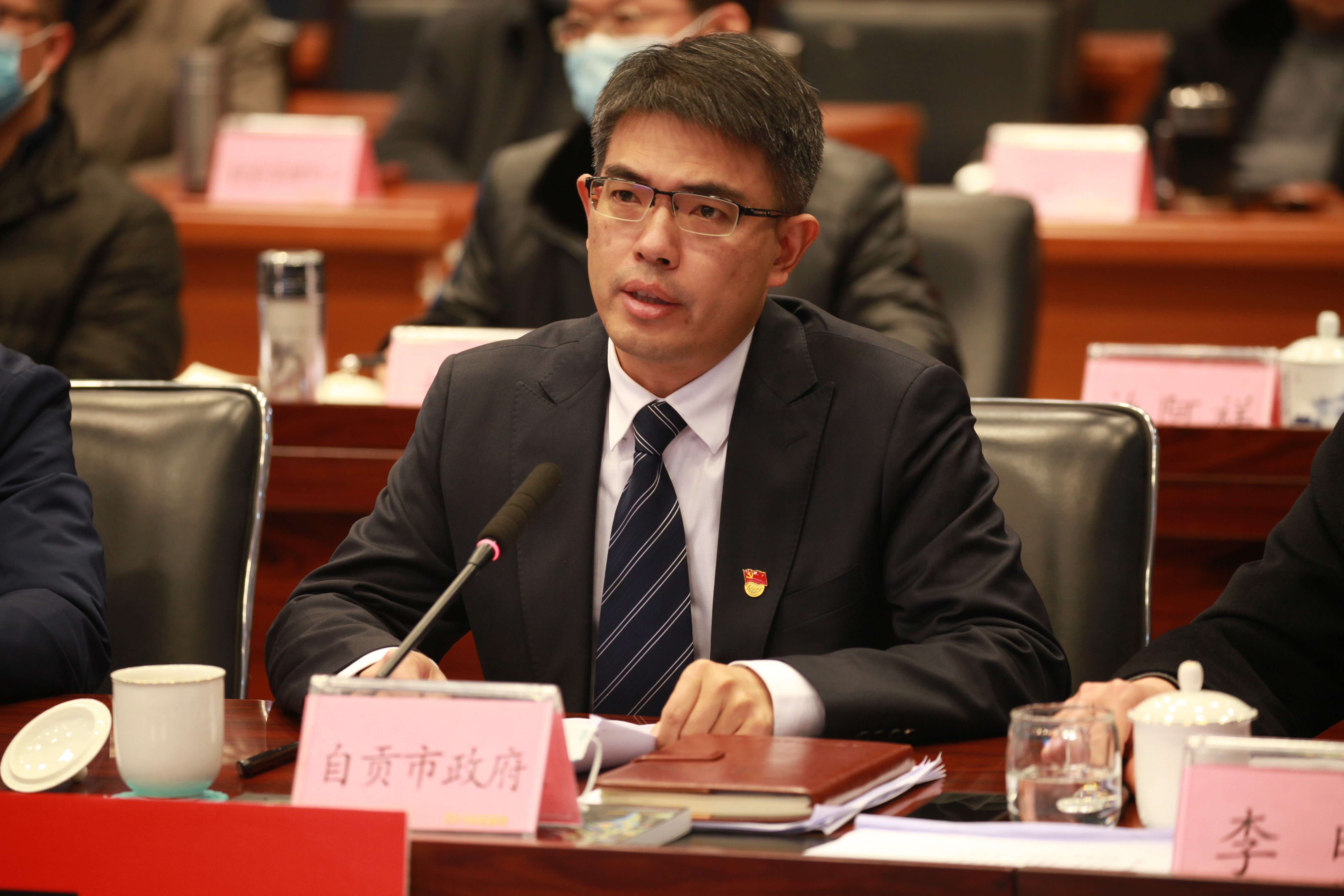 自贡市委常委,常务副市长肖冰东在全国地震局长会议上作交流汇报发言