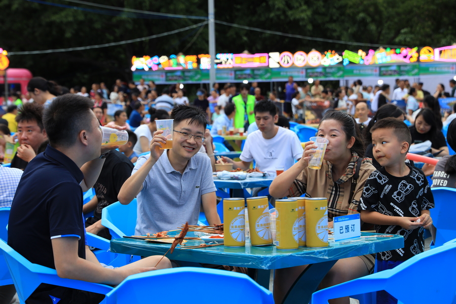 清凉益夏2023石棉首届烧烤啤酒节开幕