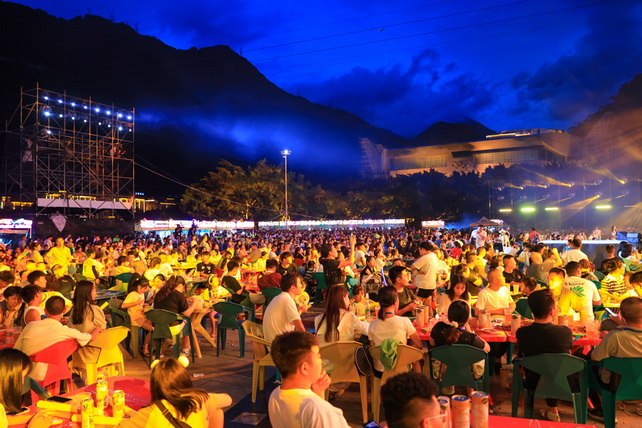 清凉益夏2023石棉首届烧烤啤酒节开幕
