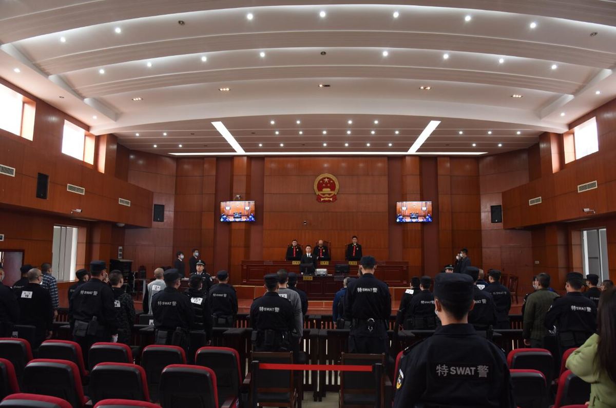 赌资高达15亿还给公安公务人员送奥迪q5成都黑社会头目谢江获刑二十五