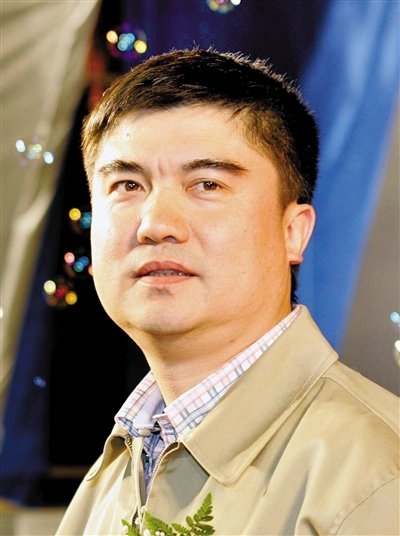 邓鸿首度以环球佳酿酒业有限公司(筹)董事长身份亮相