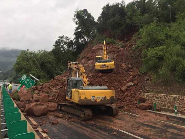 雅康高速断道最新情况:多功至天全双向管制 须绕行国道