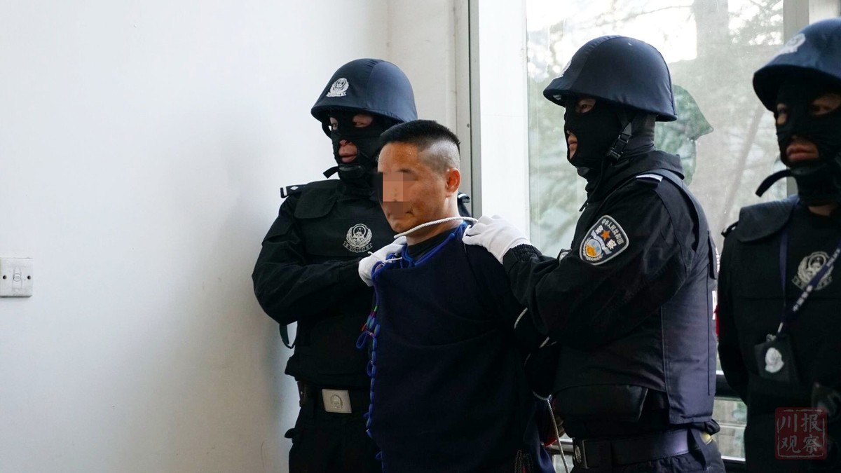 视频3名毒枭今日在凉山被执行死刑临刑前曾与家人会面