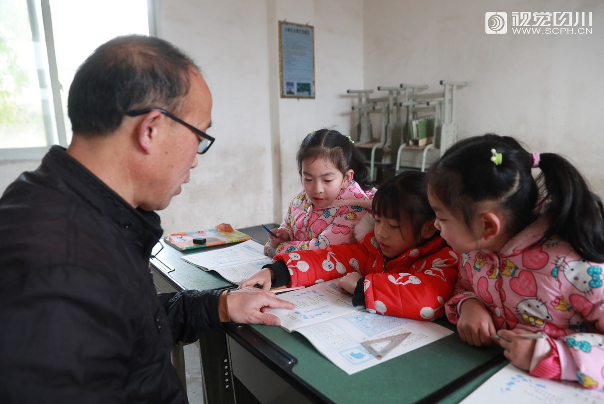 中专以上学生算家常住人口_常住人口登记卡(2)